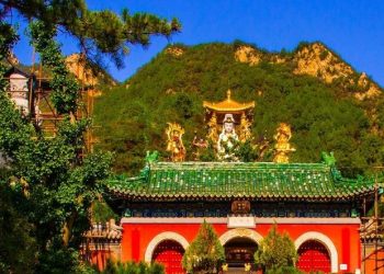 Ngôi chùa đặc biệt ở Bắc Kinh, tượng khiến du khách khiếp đảm