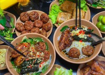 Phát hiện tọa độ tiệm BÚN CHẢ PHỐ HÀNG QUẠT ngon khó cưỡng, không ăn là phí của trời