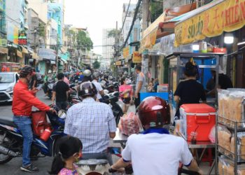 Phố sủi cảo nức tiếng Sài Gòn sáng đèn ‘bình thường mới’