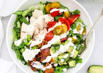 Salad thịt gà xông khói bơ cho chế độ ăn kiêng Paleo