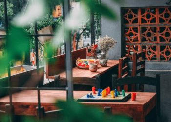 Về miền kí ức với các tiệm cà phê hoài cổ ở Hà Nội