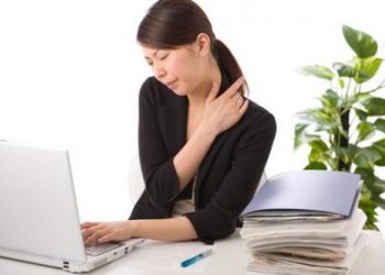 Ba cách chữa nhức mỏi cổ hiệu quả cực nhanh cho dân văn phòng