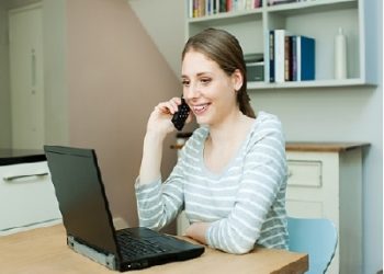 Làm sao để tránh nhức mỏi cơ khi dùng máy tính thường xuyên?