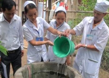 Cách phòng bệnh mùa mưa lũ ai cũng cần phải biết