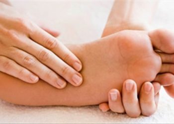 Mách bạn mẹ hay mát-xa chân có thể chữa ho vô cùng hiệu quả