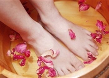 Cách giảm đổ mồ hôi tay, chân gây khó chịu vào những ngày hè