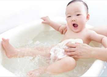 Hướng dẫn mẹ bí quyết cho con giấc ngủ ngon ngày nóng