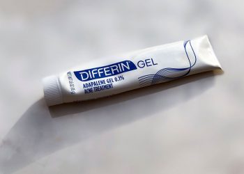 Giải quyết nỗi lo mụn trứng cá với thuốc bôi Differin