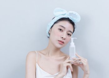 5 mẹo tẩy trang giúp làn da căng mướt