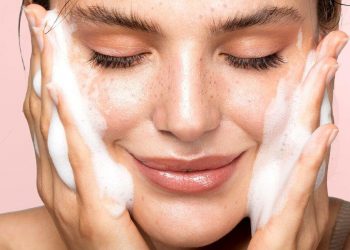 Những sai lầm khiến cho bạn skincare hoài nhưng da lại không “care”