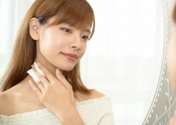 Bí quyết trẻ hóa vùng da cổ của phụ nữ Nhật