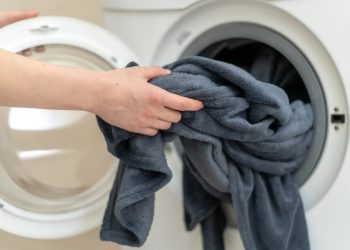 Học ngay 4 mẹo giặt giũ chăn màn và ga giường ngay cả trong thời tiết “ẩm ương”