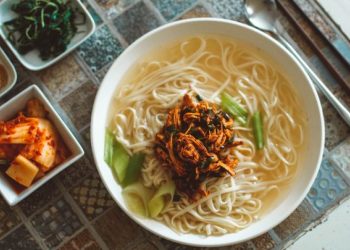 Mẹo hay để ăn mì tôm mà không tăng cân