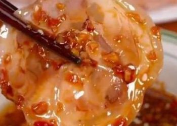 Chân giò lợn mua về rồi luộc với loại nước sau ăn ngon và giòn, bổ và đẹp da lắm nhé!