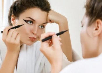 Sai lầm khi trang điểm mắt khiến gương mặt già nua