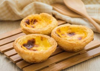 2 cách làm bánh trứng KFC thơm lừng, giòn tan béo ngậy ngon miệng cực thích