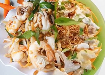 2 món gỏi ngó sen ngon dễ làm với hải sản và thịt gà đổi vị lạ miệng