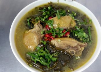 Nhớ nồi canh chua lá giang của ngoại