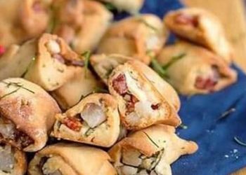 Loại bánh nướng đặc trưng giòn tan, ngậy bùi dậy mùi lá chanh, rất thơm ngon mà chỉ Hà Nội mới có