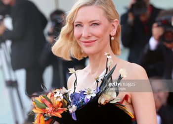 Chiếc đầm “nở hoa” giúp minh tinh Cate Blanchett nổi bần bật trên thảm đỏ