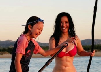 Cơ bụng cuồn cuộn múi của ca sĩ Hồng Nhung