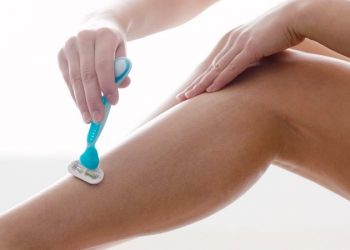 Có nên cạo lông chân không – 8 lưu ý trước khi thực hiện