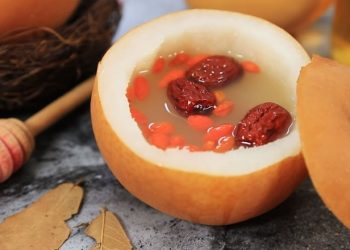 3 cách làm lê hấp đường phèn trị ho theo dân gian an toàn, hiệu quả