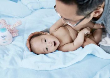 Lần đầu làm mẹ: Nên làm gì để làn da nhạy cảm của con luôn thoải mái?