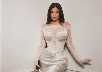 Xu hướng thời trang của bà mẹ trẻ Kylie Jenner xinh ngất ngây, không kém phần quyến rũ