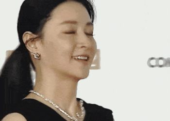 Lee Young Ae ‘đánh bay’ hoài nghi về nhan sắc qua ảnh không photoshop