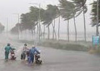 Ngày mưa bão, uống và ăn những thực phẩm sau sẽ phòng tránh cảm lạnh