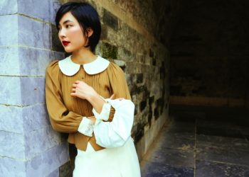Chạm vào Á Đông