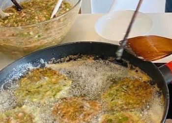 Quýt hôi + giun đốt = món ngon thần thánh tiến vua, ăn vụng không thể giấu nổi mùi