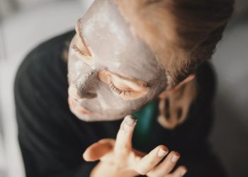 Dưỡng da bằng than hoạt tính có tốt?