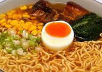 Lý do không nên ăn nhiều mì ăn liền, hải sản, trái cây gọt vỏ… trong mùa mưa bão, đọc xong nhiều người bất ngờ!
