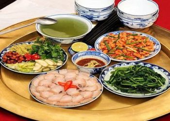 Cách dọn mâm cơm và để phần cơm của người Hà Nội xưa – nét đẹp của sẻ chia và ký ức!
