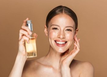 Top 10 dầu tẩy trang tốt nhất giúp làm sạch sâu và dưỡng ẩm da hiệu quả