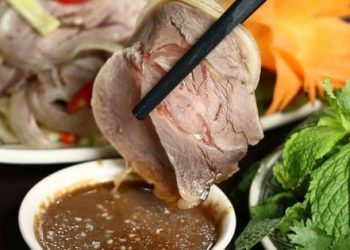 Đến Ninh Bình nghe “thổ địa” chỉ cách chế biến “7749” món ngon từ thịt dê và cách khử hôi thịt dê