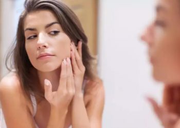 Tránh ngay 3 loại thành phần mỹ phẩm nếu không muốn bị mụn
