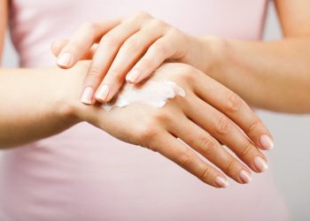 Vì sao lại bị ngứa lòng bàn tay? Cách điều trị và phòng ngừa