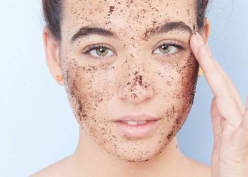 Tẩy tế bào chết trước hay rửa mặt trước – Đâu là trình tự đúng?