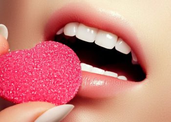 Review 10 sản phẩm tẩy tế bào chết môi hiệu quả: bí quyết cho đôi môi mềm mại và hồng hào