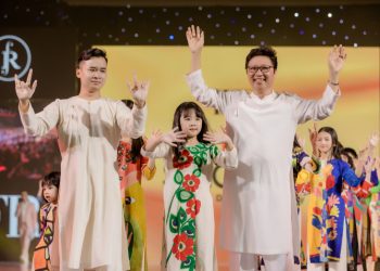 Ấn tượng với bộ sưu tập thể hiện ký hiệu ngôn ngữ của người khiếm thính