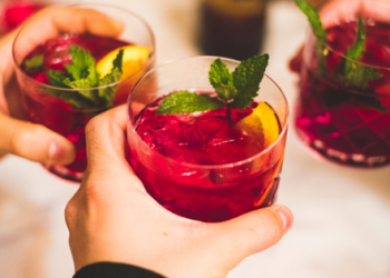 Sangria trái cây – thức uống là một gợi ý tuyệt vời cho mùa lễ hội