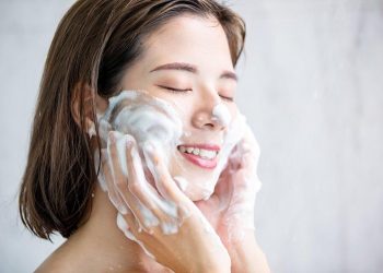 5 lợi ích khi áp dụng phương pháp double cleansing cho da dầu, lưu lại và áp dụng ngay