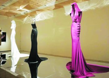 Trang phục có nón trùm đầu: gợi cảm dù kín bưng