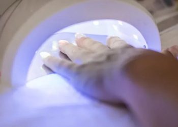 5 điều khi sơn móng gel chị em cần biết để không gây hại