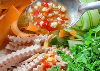 Cách làm nộm giò lụa dưa chuột giải ngấy sau Tết