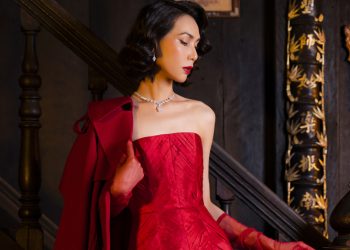 Hóa quý cô kiêu kỳ vào mùa lễ hội