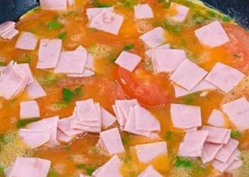 Cách mới tinh làm trứng sốt cà chua cực thơm ngon, nhanh gọn, không mất công làm nhuyễn cà chua